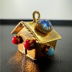 18k solid yellow gold vintage house pendant/charm with inserted vibrant stones